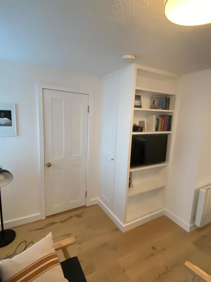 Cheerful One Bedroom Cottage In Mousehole. Экстерьер фото